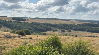 L'été 2025 a été marqué par une sécheresse des sols, comme ici dans l'Aveyron.