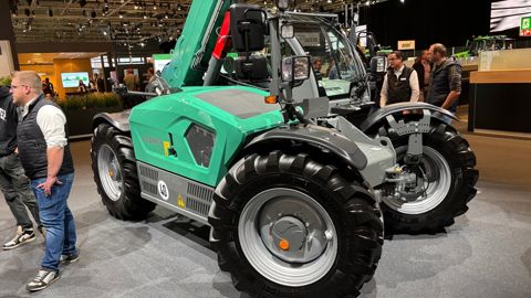 Le chargeur télescopique Kramer KT316 est doté d'un bloc Deutz de 112 chevaux.