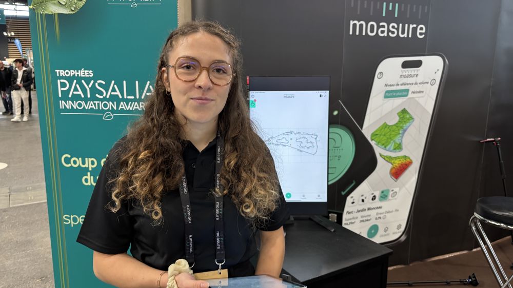 Chargée des ventes et marketing chez Moasure France, Maëva Joubert nous a présenté le fonctionnement du Moasure 2 Pro durant le salon Paysalia 2025.