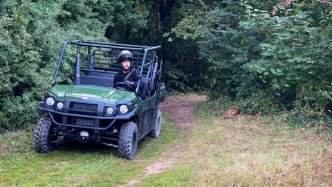 La Mule Pro DXT Kawasaki est dotée d'un moteur Yanmar à 3 cylindres de 24 chevaux.