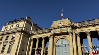 La loi d’urgence agricole doit être présentée en Conseil des ministres en mars, avant un examen parlementaire dans la foulée.