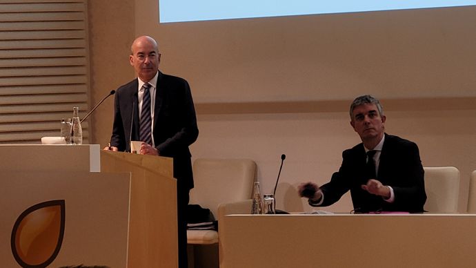 Christophe Grison, président du conseil de surveillance, et Guillaume Van de Velde, directeur, lors de l'assemblée générale de Ceremis, jeudi 15 janvier, à Paris.