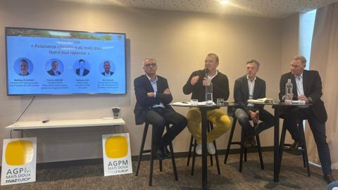 Franck Laborde président de l'AGPM, Matthieu Plouvier, président OP Légumes chez Euralis, Guillaume Suc, responsable assurance récolte chez Groupama, et Henri Helias, directeur risques chez Howden France, lors de la Journée filière maïs doux, organisée mardi 27 janvier à Bordeaux.