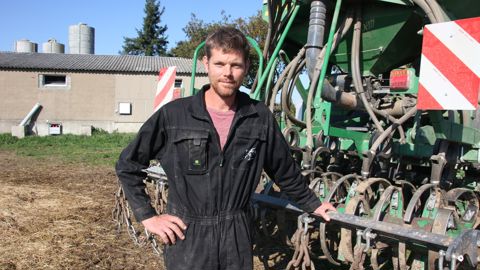 Éleveur de vaches laitières bio, Jérôme Charrier pratique le semis direct et les TCS sur son exploitation pour favoriser la vie du sol et baisser les charges de mécanisation.