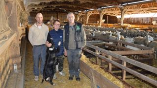 La majorité de l'exploitation de Mathieu Goudoubert, et ses parents Sylvie et Jean-Claude, se trouve sur les causses du Quercy. Un plateau calcaire magnifique, mais où la terre s’assèche vite.