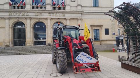 Des dizaines de rassemblements ont eu lieu le 7 février 2026 pour protester contre « les lois Duplomb » comme ici à Laval en Mayenne.