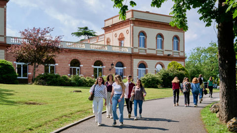 Le Bachelor « Entreprendre, accompagner et manager en agriculture » de l'école d'ingénieurs de Purpan offre une année supplémentaire de formation professionnalisante aux élèves de BTS de huit lycées agricoles de Nouvelle-Aquitaine et d'Occitanie.
