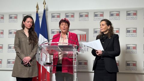 Les trois députées, Manon Meunier (LFI), à gauche, Nicole Le Peih (EPR), au centre, et Géraldine Grangier (RN), à droite, ont présenté leurs recommandations à l'Etat dans la gestion des crises sanitaires, notamment scientifiques et sociologiques.