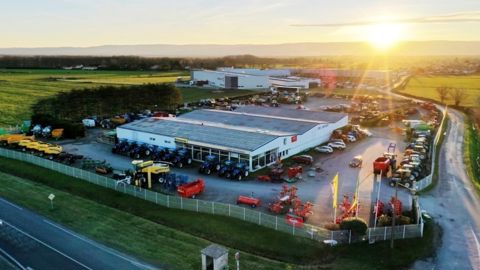 Issue du regroupement de Sicoit et de Gonnin-Duris, la concession Sicloé distribue New Holland sur quatre département de Rhône-Alpes.