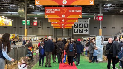 Malgré la baisse de la fréquentation, certains exposants ont eu l'impression de "pouvoir mieux dialoguer" entre eux, avec les visiteurs et les politiques.