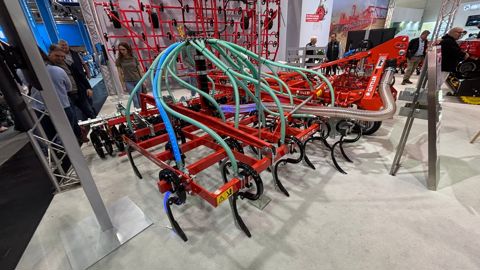 Le déchaumeur Super Maxx 60-5 CultiSem travaille sur une largeur de 6 mètres et 5 rangs.