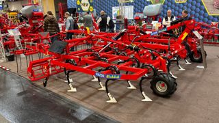 Le scalpeur Razor est capable de travailler à une profondeur de travail maximale de 12 cm.