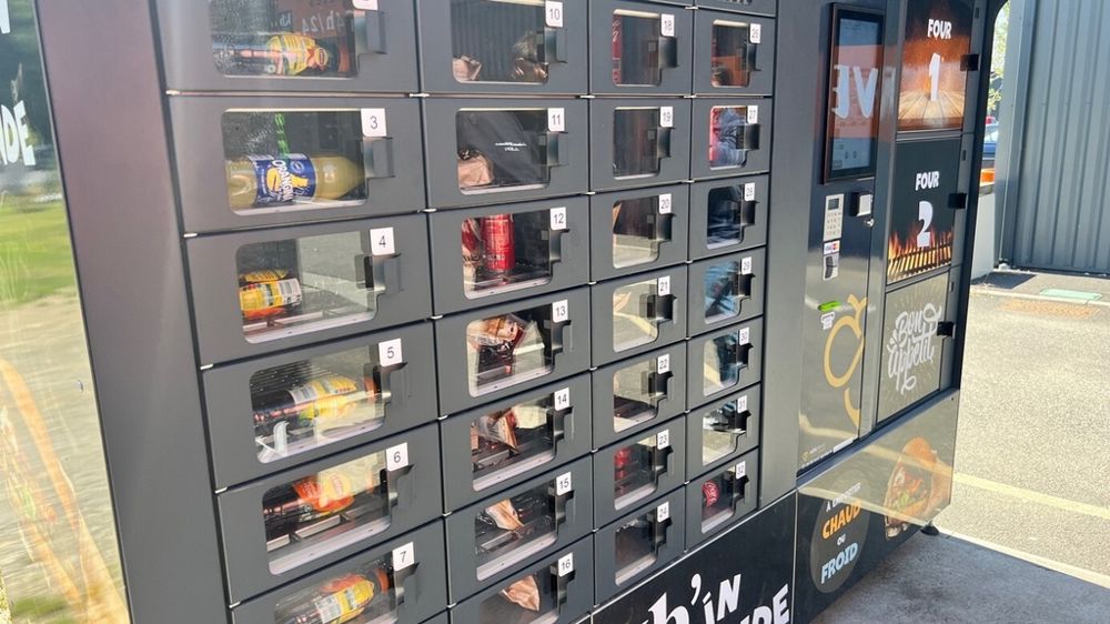 Casiers connectés de la Boulangerie KB, le fournil Fast Good, à Rostrenen, dans les Côtes-d’Armor.