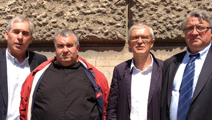 De gauche à droite : François Lucas, vice-président de la Coordination rurale (CR), Daniel Condat, président de l’Opl (l’Organisation des producteurs de lait/CR), Bernard Lannes, président de la CR