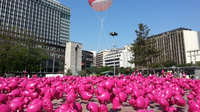Cochons gonflables dans Paris par le Crp le 5 juin 2013