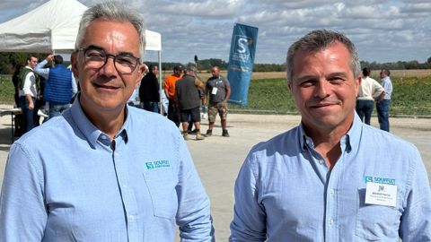 À gauche, Christophe Passelande, directeur général de Soufflet Agriculture, et à droite, Martial Bouedo, chef de marché semences lors des 10 ans de Soufflet Seeds.