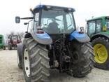 Vue arrière d'un New Holland TM 155 Range Command.