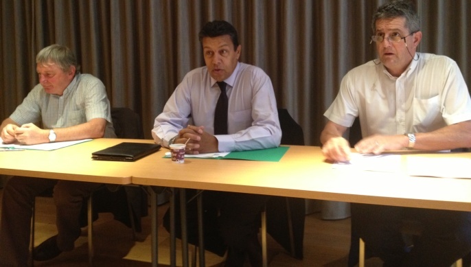 Au centre, Xavier Beulin, président de la Fnsea entouré par Henri Brichart, vice- président et Dominique Barrot, secrétaire général.