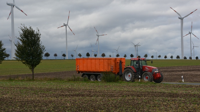Tracteur McCormick avec benne 3 essieux