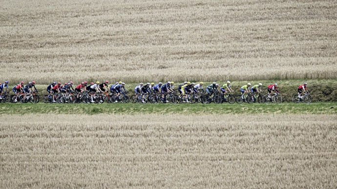 Le 6 juillet 2024, les moissonneuses passeront après les coureurs entre Semur-en-Auxois et Colombey-les-Deux-Eglises.