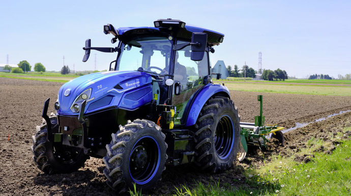 Le groupe CNH accumule les médailles avec l’argent pour le T4 Electric Power. Développé en partenariat avec Monarch, ce tracteur est alimenté par batterie et entièrement autonome.