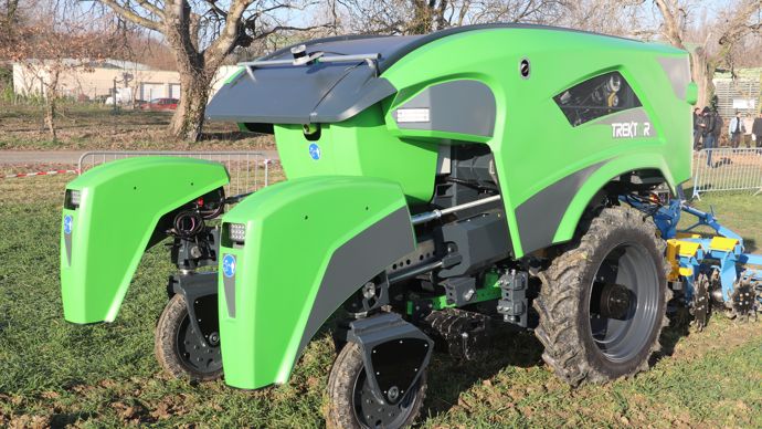  - Le robot Trektor, fabriqué par Sitia, existe en trois tailles. Ils sont tous en voie et hauteur variable. Certains modèles peuvent aller jusqu’à une vitesse de 9 km/h et un rendement de 1 ha/h. Il est équipé de caméras et d’un système Lidar, GNSS.