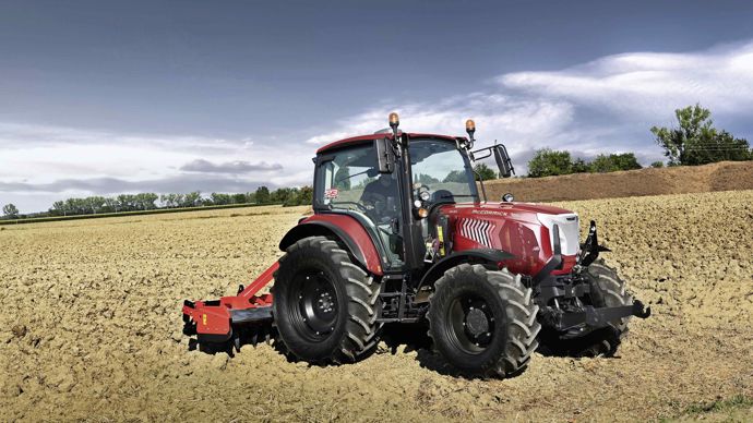 McCormick a dévoilé un nouveau tracteur de polyculture-élevage lors de l’édition 2023 d’Agritechnica. La série X5 de McCormick est composée de trois tracteurs, le X5.100 de 95 ch, le X5.110 de 102 ch, et le X5.120 de 114 ch. Elle embarque une boîte powershift robotisée.