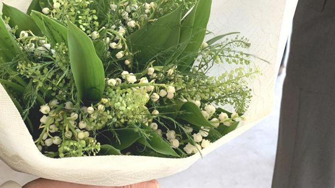 La Fédération française des artisans fleuristes était présente pour l’occasion et a offert son bouquet au couple présidentiel. ©P. Fayolle