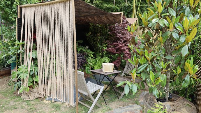 « Un jardin jour-nuit » conçu par Sandrine Enjalbert, Simon Akrich et Anthony Palhete, une création proposée dans le cadre du Grand prix Unep du petit jardin urbain.