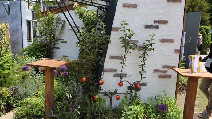 Prix Coup de Cœur du jury pour le « Sous le ciel de Paris » au Grand Prix Unep du Petit Jardin Urbain. Un jardin de 12 m² conçu par l'école d'architecture des jardins (ESAJ), réalisé par Lachaux Paysage.