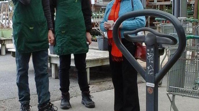 Difficile, pour les clients, de choisir parmi les premières jardinières offertes. ©M. Calcavecchia