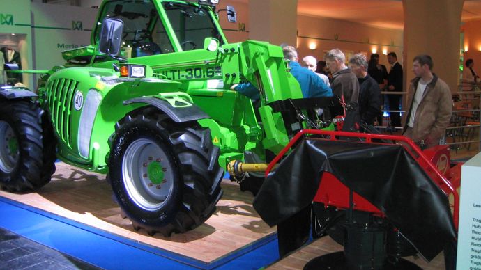 Merlo dévoilait un chariot télescopique équipé d’une prise de force frontale rendant la machine polyvalente pour la récolte des fourrages.