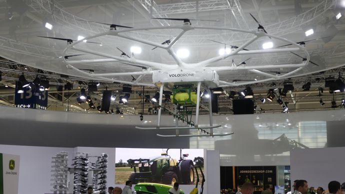En plein cœur de son stand sur Agritechnica, John Deere réservait une place majeure pour s’immerger dans les technologies du futur.