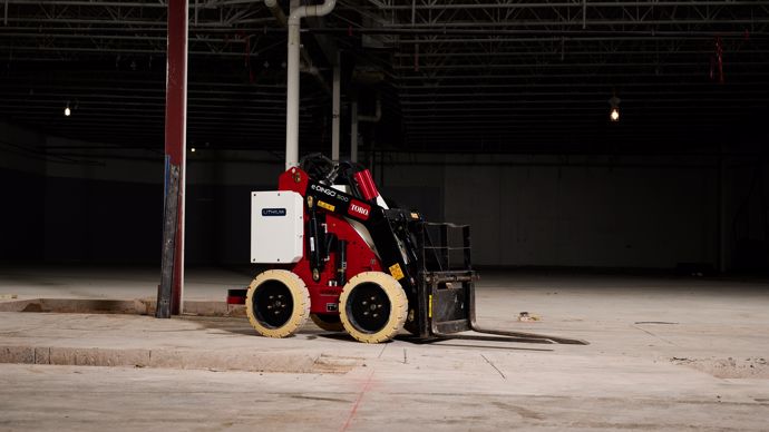 La tendance de l'électrification des machines se poursuit avec des engins lourds comme le Toro Dingo Electric présenté sur le stand de Solvert.