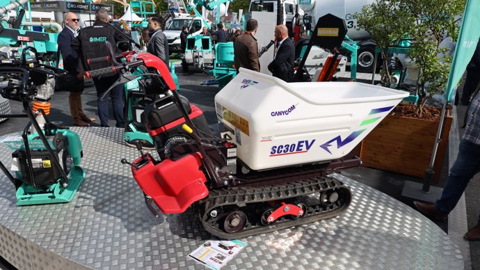 Transporteur électrique SC30EV (charge utile de 300 kg) de marque Canycom chez Imer France.