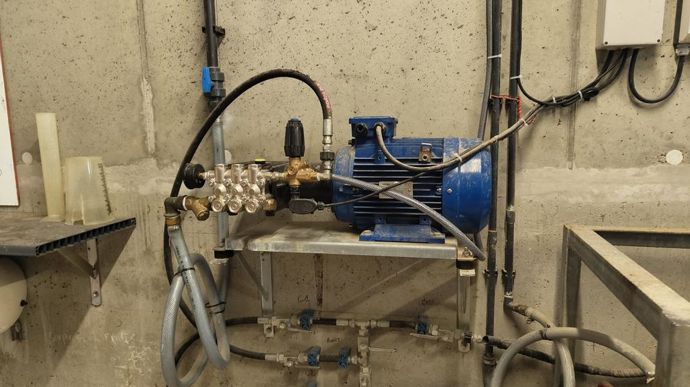 La SCEA La Tremblaie a fait installer une pompe de 210 bars, adaptée pour l'utilisation de l'Evo Cleaner.