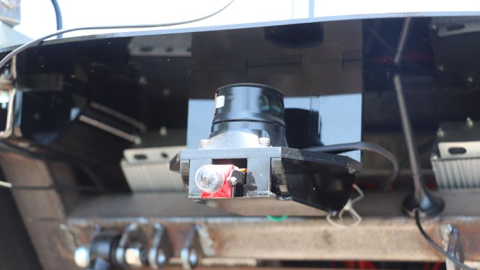 Une caméra et un lidar s’occupent de la vision du rover.