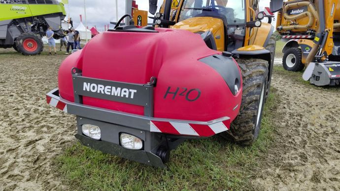 Noremat a dévoilé une cuve de 800 litres équipée d’une lance à incendie. L’outil permet d’anticiper les départs de feu, ainsi que les obligations qui en découlent lors des périodes sèches.
