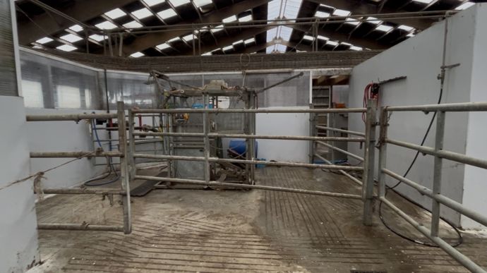 La cage de parage se trouve au centre des quatre robots, elle est commune aux quatre lots.