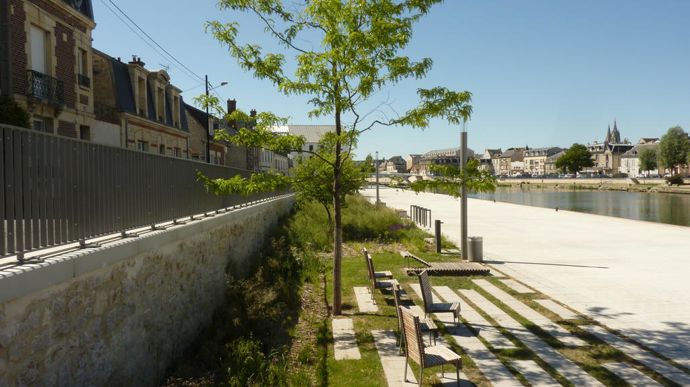 Photo 2 - Prix « Cœur de ville » à Soissons (02), pour les « Berges de l’Aisne en traversée urbaine » qui remettent en avant la rivière qui traverse la ville sur 9 km, un atout important pour la redynamisation de la cité.