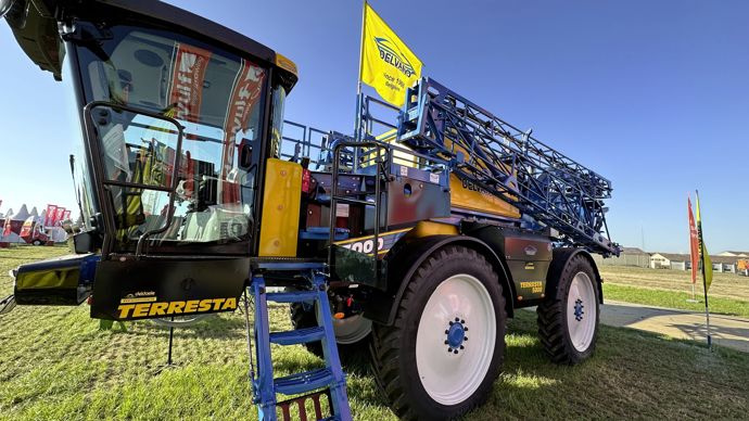 Alors qu’il n’est quasi plus présent sur le marché français, le constructeur belge Delvano poursuit le développement de ses pulvérisateurs automoteurs, en particulier à destination des cultures industrielles.