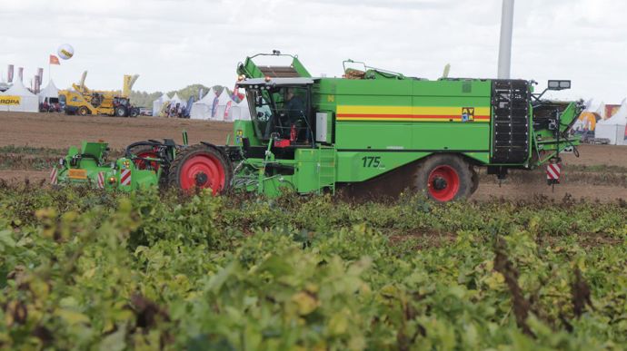 Le Belge célébrait ses 175 ans, avec une version limitée de l'arracheuse Puma 4.0. Cette dernière se différencie en arborant les couleurs des premières machines AVR.