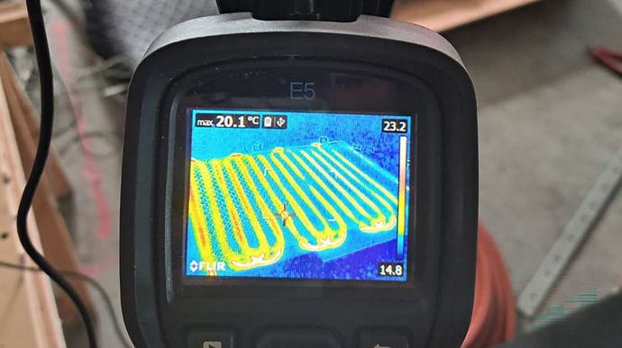 Bioret Agri logette confort reçoit une étoile pour le CalfCare Thermofloor. Ce sol chauffant est destiné aux veaux, dès leur naissance. Il est composé d'un circuit d'eau chaude fermé et intégré dans une mousse isolante souple.