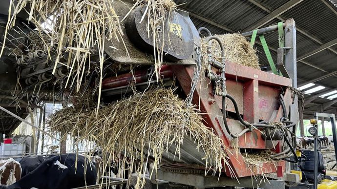 La dérouleuse-pailleuse Suire a reçu plusieurs modifications.