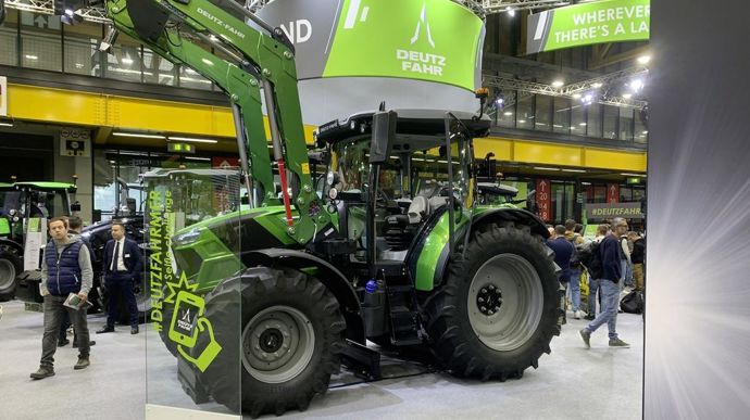 Avec la gamme MY25, Deutz-Fahr peaufine sa série 6C (115 à 145 ch) avec des fonctionnalités repensées, comme la géométrie du relevage arrière et l’essieu avant, pour des usages plus exigeants.