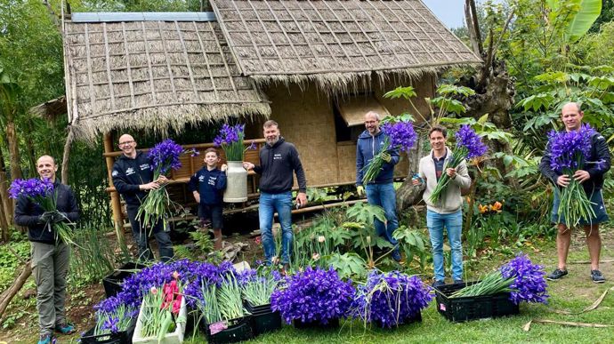 L’association sportive « Tikentrail a distribué des tulipes et 5 000 iris du Tropical Parc de Saint Jacut-les-Pins (Morbihan) aux hôpitaux et Ehpads du pays de Redon. ©Tikentrail