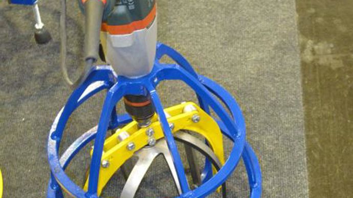  © Valérie Vidril Le Crown Mower de Lommers (Pays-Bas) est un outil de taille manuel électrique.