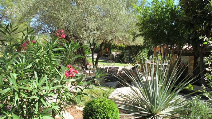 2. Le jardin « Le Beleouve », de Mme et M Georgeon, à Six Fours (83), Victoire d'or dans la catégorie des jardins de particuliers de plus de 500 m2.