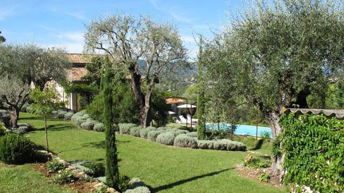 5. Le jardin « La Fugue », d'Anne-Marie Fuster, à Mougins (06), Victoire de bronze dans la catégorie des jardins de plus de 500 m2.