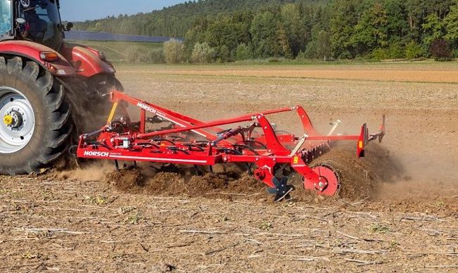 Création de terre fine, respect de la profondeur de travail, nivellement et ré-appui efficace sont les points clés d’un travail de préparation au semis. (©Horsch)